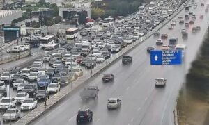 На ряде улиц и проспектов Баку затруднено движение транспорта