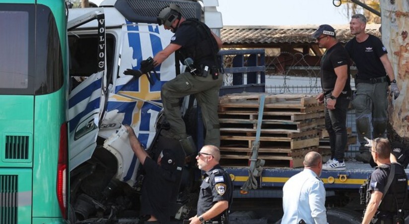 В результате наезда грузовика в Тель-Авиве один человек погиб, 32 пострадали