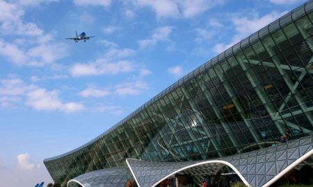 Президент Суринама прибыл с визитом в Азербайджан