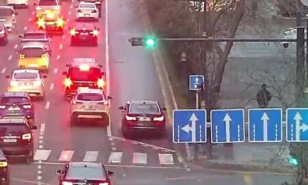 В Баку на некоторых улицах наблюдается плотный транспортный поток