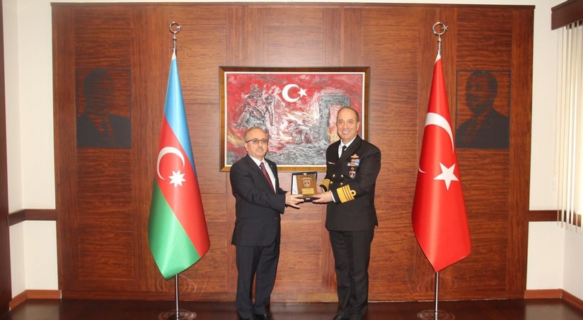 Командующий ВМС Турции встретился с турецким послом в Азербайджане