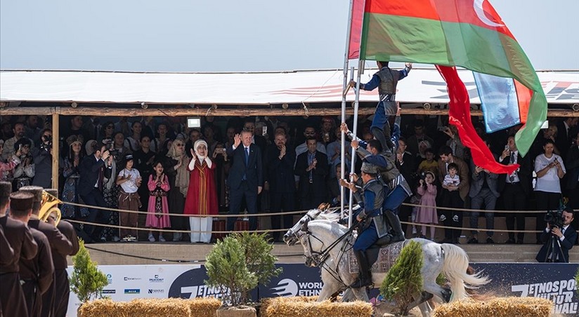 Эрдоган аплодировал стоя карабахским скакунам на фестивале этноспорта в Стамбуле