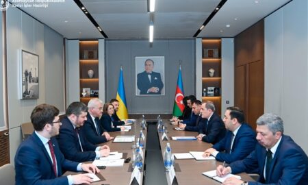 Главы МИД Азербайджана и Украины проводят переговоры в расширенном составе