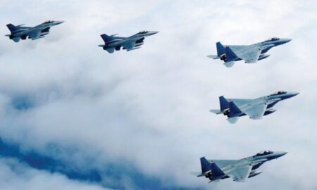 В Японии направили истребители для мониторинга за цунами