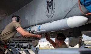 Пентагон заключил контракт с Raytheon для поставки ракет AMRAAM Украине